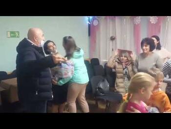 Феодосийцы поздравили детей детского дома с Новым годом
