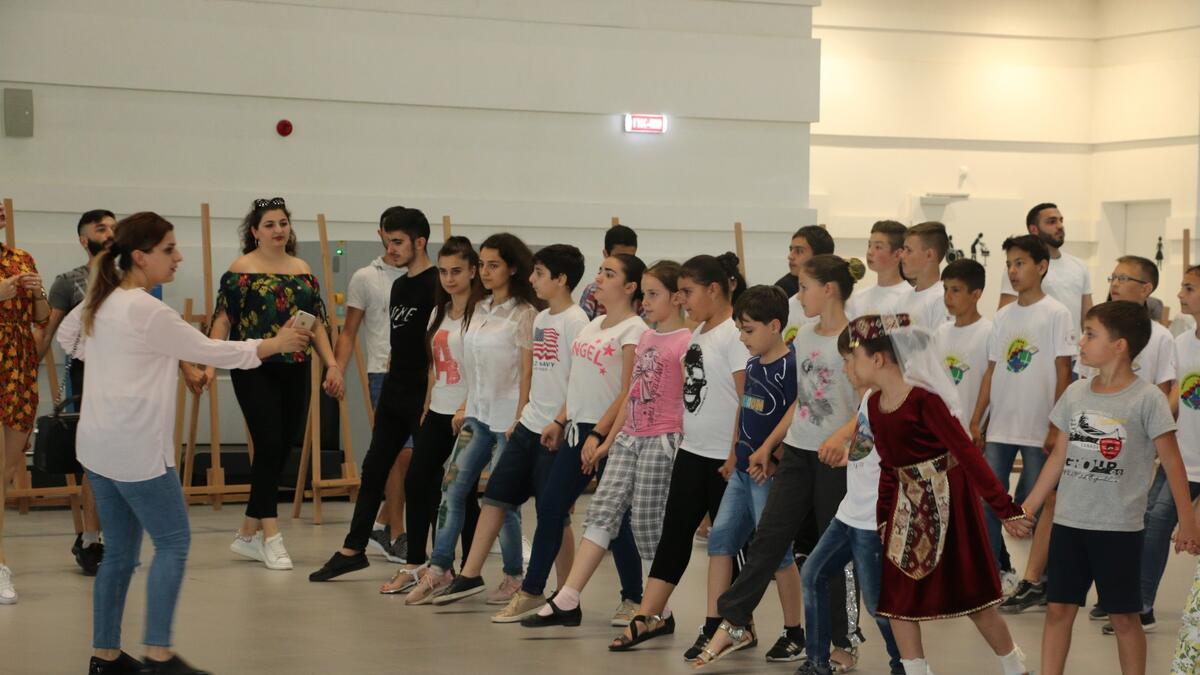 Репетиция танца Кочари в аэропорту имени И.Айвазовского 2
