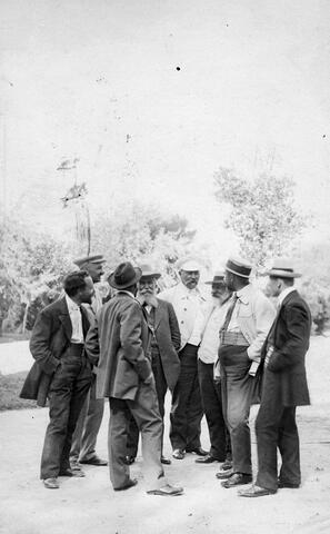 Фото. Группа врачей. С.С.Налбандов 1919г.