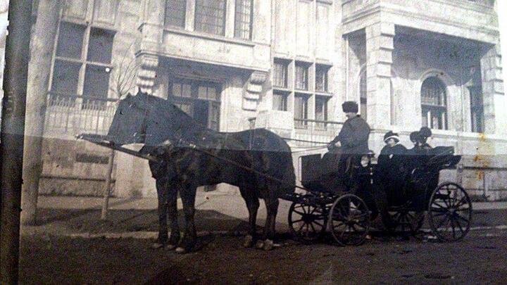Фото. Выездная коляска семьи Сеферовых в Евпатории