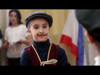 В День материнства и красоты в Армянской школе устроили представление