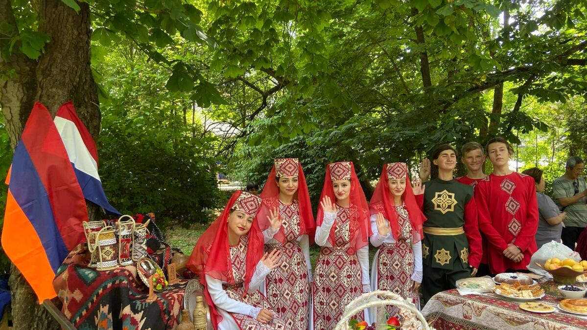 День семьи, любви и верности прошел в Крыму с армянским колоритом