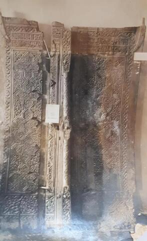 Фото старинной резной двери из армянской церкви Феодосии  1926г.