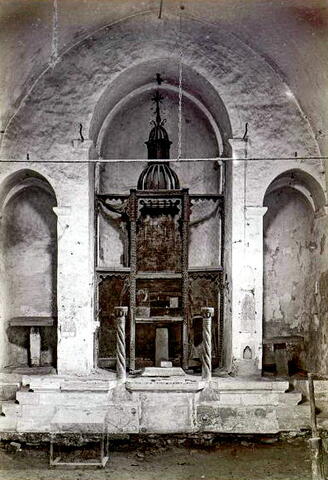 Фото. Интерьер армянской церкви в Феодосии. 1870-1880-е