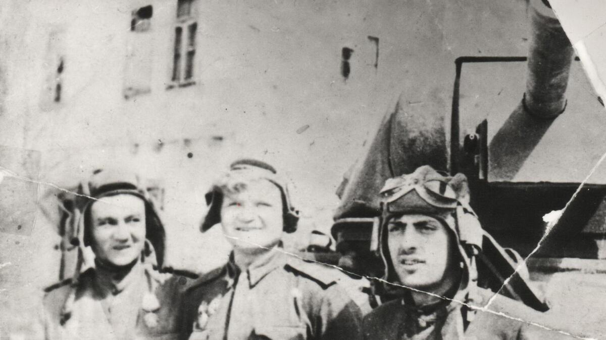 О первом военном памятнике и его экипаже в освобождённом Симферополе