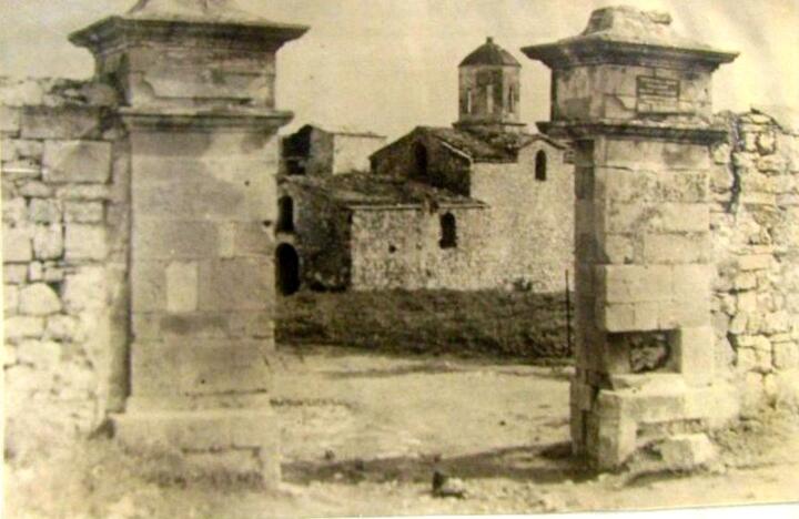 Фото. Феодосия. Айоц берд. х-м И.Предтечи , северные ворота, 1920-егг.