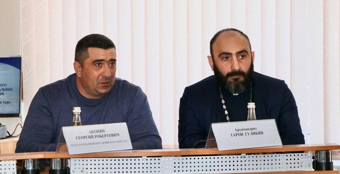 В Феодосии состоялась встреча руководства Госкомнац и армянской общины
