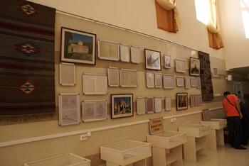 Выставка архивных документов крымских армян  в библиотеке им. И.Франко DSC01739
