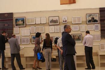 Выставка архивных документов крымских армян  в библиотеке им. И.Франко DSC01762
