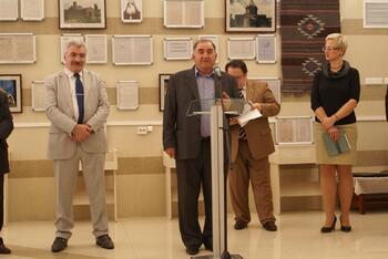 Выставка архивных документов крымских армян  в библиотеке им. И.Франко DSC01812