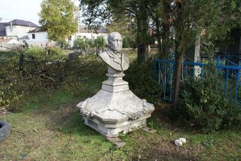 Работы на староармянском кладбище  Симферополя DSC07811
