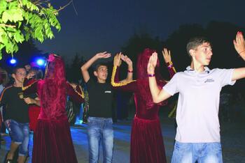 Закрытие детско-юношеского оздоровительного лагеря САУ 14. Общий танец