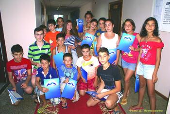 Закрытие детско-юношеского оздоровительного лагеря САУ 7. Перед уроком армянского языка