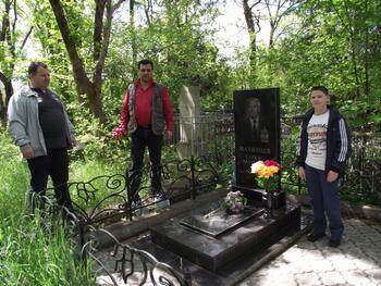 Возложили цветы воинам ВОВ на староармянском кладбище DSCF5614
