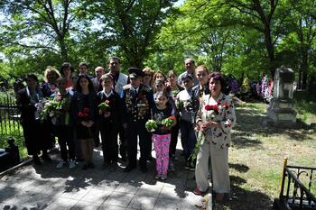 Воспитанники Армянской школы возложили цветы воинам ВОВ _SAN6334