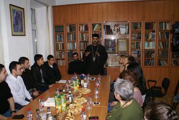 Встреча армянской молодежи  с иереем Хачатуром Геворкяном  в офисе КАО DSC00493