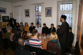 Встреча армянской молодежи  с иереем Хачатуром Геворкяном  в офисе КАО DSC00495