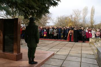 Открытие памятника Нверу Сафаряну в  Керчи DSC03250