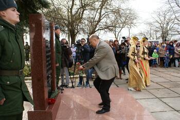 Открытие памятника Нверу Сафаряну в  Керчи DSC03263