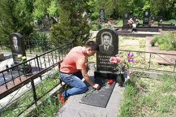 Экскурсия и возложение цветов на Староармянском кладбище 7 мая DSC04392