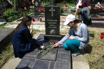 Экскурсия и возложение цветов на Староармянском кладбище 7 мая DSC04394