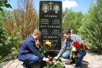 Экскурсия и возложение цветов на Староармянском кладбище 7 мая DSC04401