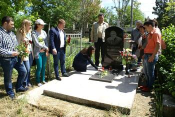Экскурсия и возложение цветов на Староармянском кладбище 7 мая DSC04409