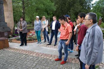 Экскурсия и возложение цветов на Староармянском кладбище 7 мая DSC04421