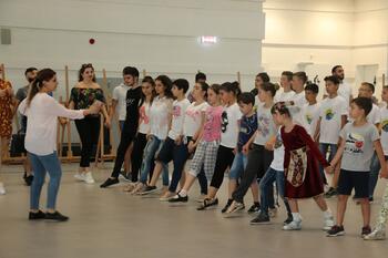 Репетиция танца Кочари в аэропорту имени И.Айвазовского 2