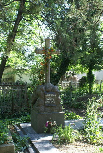 Армянский сектор на старорусском кладбище dsc06631