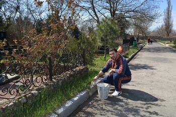 На староармянском кладбище Симферополя прошел субботник DSC_0119