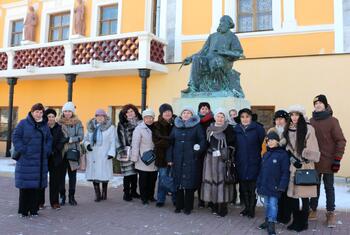 Галерею И.Айвазовского  в день святого Саркиса посетили Армяне Крыма IMG_0935
