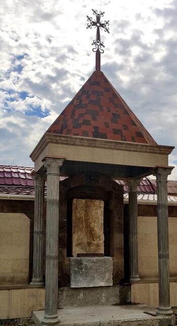 В ЭЦАК взят на хранение хачкар с  руин храма Аменапркич IMG_20200614_160030