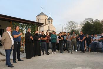 Собрание у храма Сурб Акоб по случаю войны в Карабахе IMG_9342