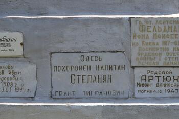 Воинское кладбище в с.Глазовка Ленинского района DSC_0312