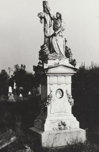 Могила Луизы Спендиаровой на Старорусском кладбище в Евпатории 1635568581816
