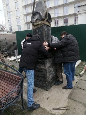 В Феодосии восстановлен надгробный памятник Лазарю Берберову 3