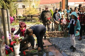 Воспитанники Армянской школы возложили цветы  ветеранам ВОВ IMG_1633