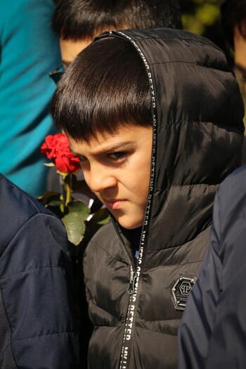 Воспитанники Армянской школы возложили цветы  ветеранам ВОВ IMG_1671