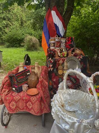 День семьи, любви и верности прошел в Крыму с армянским колоритом caeb3269-e7c0-4664-8f6a-e91249d2fed8