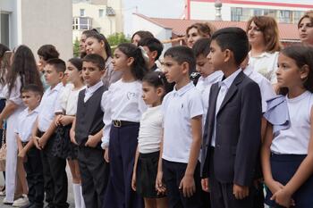 Юбилейная школьная линейка прошла в армянском дворике DSC00520
