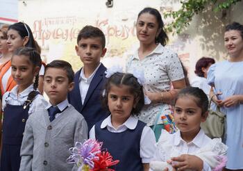 Юбилейная школьная линейка прошла в армянском дворике DSC00523