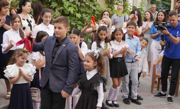 Юбилейная школьная линейка прошла в армянском дворике DSC00554