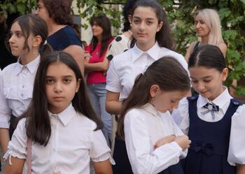 Юбилейная школьная линейка прошла в армянском дворике DSC00575