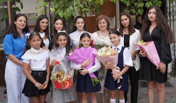 Юбилейная школьная линейка прошла в армянском дворике DSC00603