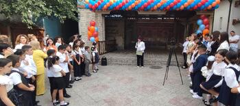 Юбилейная школьная линейка прошла в армянском дворике IMG_20220903_093544