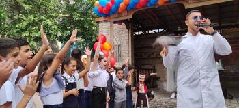Юбилейная школьная линейка прошла в армянском дворике IMG_20220903_100012