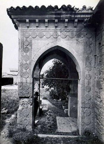 Фото. Портик армянской церкви в Феодосии 1870-1880