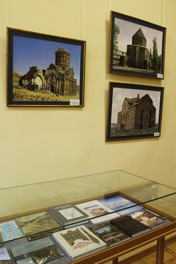 В Крымском этнографическом музее проходит выставка- Мы помним.Мы живём YiDUaf5AbFk