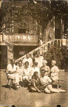 Спендиаровы А.А.Спендиаров с родственниками.Судак. 1927г